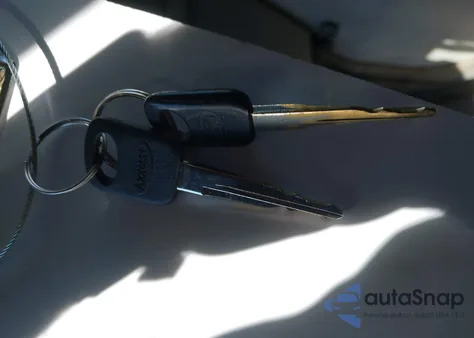 2011 Ford E-350 Super Duty Commercial z USA, uszkodzony, nr VIN 1FDSS3EL7BDA76197